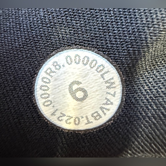 Lululemon Speed Up Mid-Rise Short 4” Black Size 6 EUC - Picture 7 of 7